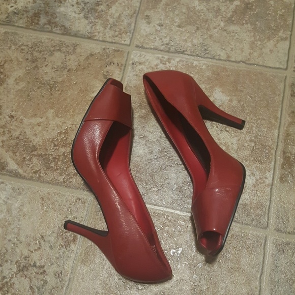 "Rampage" Wine Red Heels - Picture 2 of 3